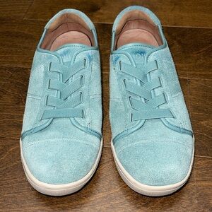 Vionic sneaker slip-ons